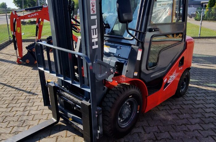 Wózek widłowy HELI CPQYD25, spalinowy BENZYNA/ LPG, 2500 kg, maszt 3,3m