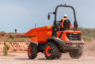 Nowe wozidło AUSA D601